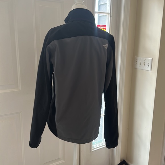 Men’s small black and gray The North Face fall jacket - Picture 2 of 3